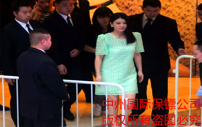 護(hù)駕李湘2.jpg